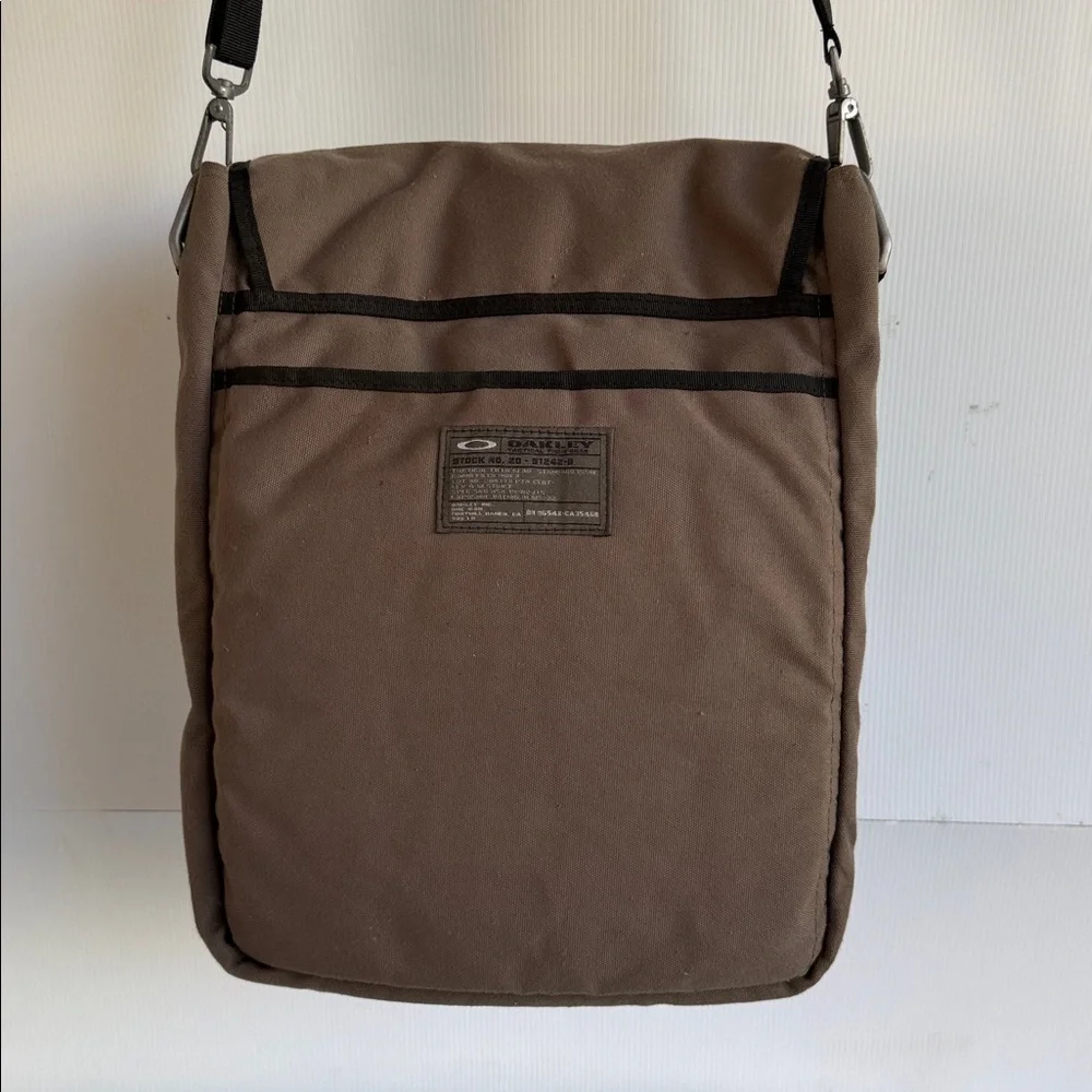 VINTAGE OAKLEY TACTICAL FIELD GEAR CROSSBODY MESSENGER LAPTOP BAG GORPCORE ARMY